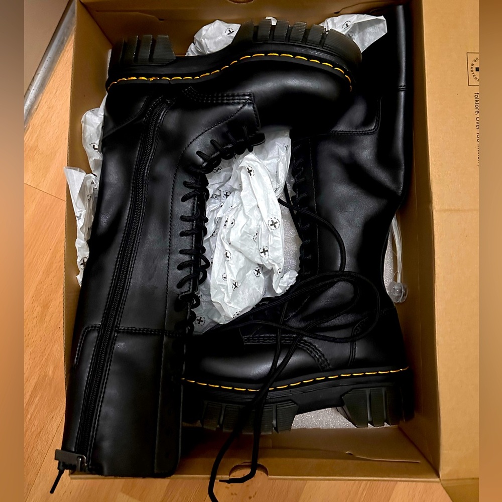 Dr Martens knee high platform boots size 8 never worn